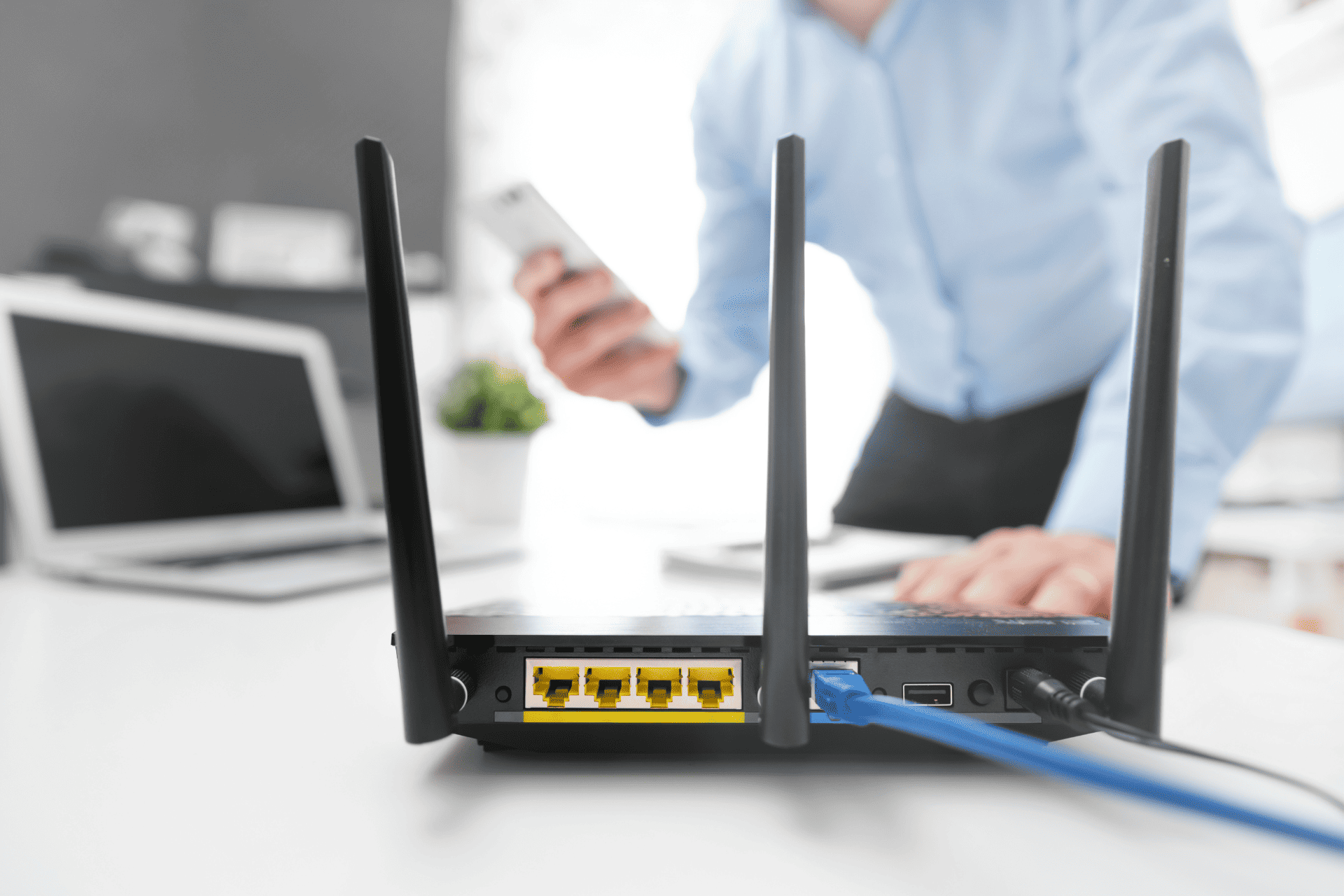 commercial-wirelss-router-in-office