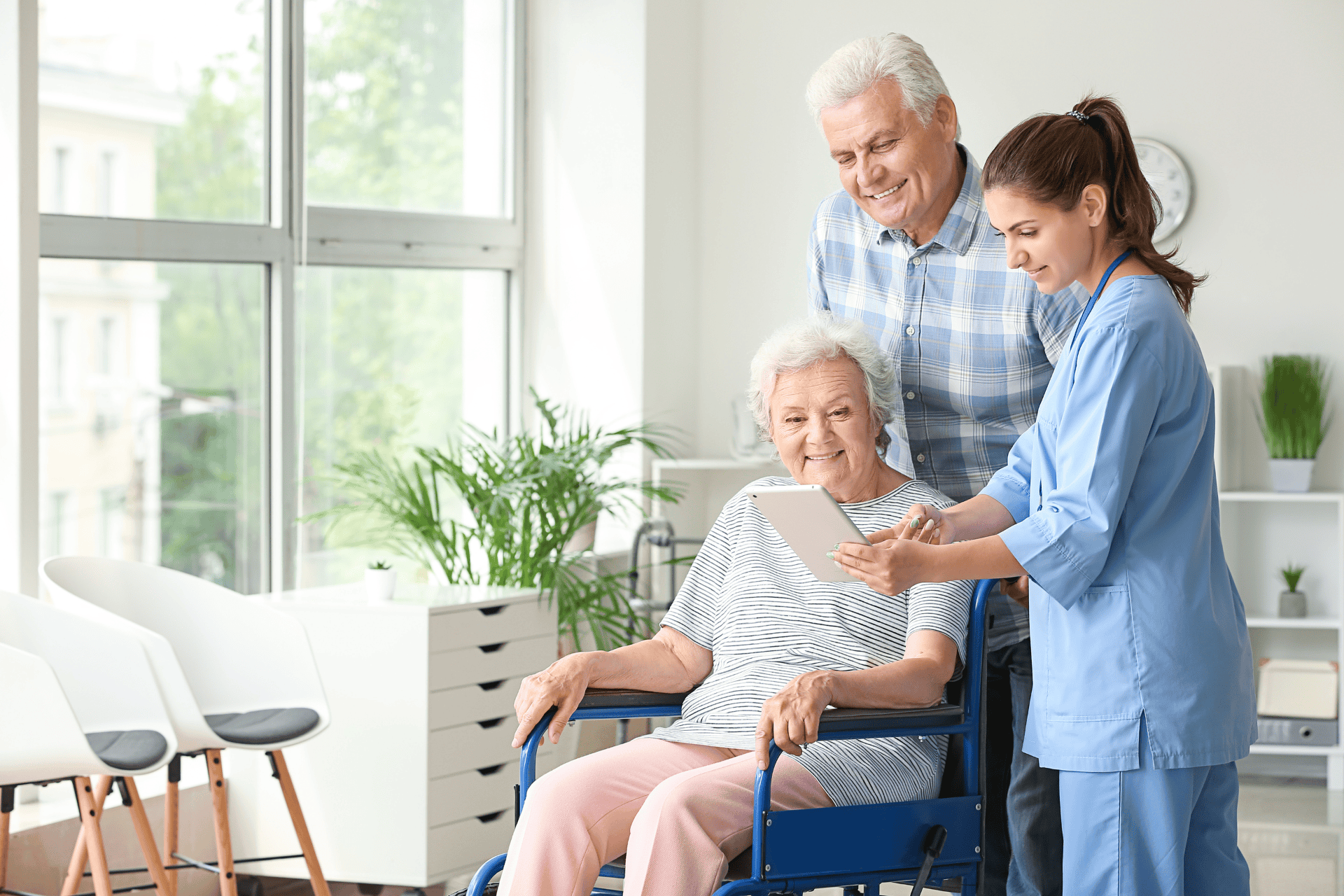 nurse-with-couple-at-senior-living-home